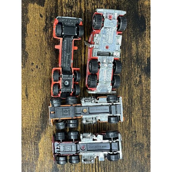 Lot of 4 Semi Trucks - Kenworth, Cargo Truck - Matchbox & Universal Product - Picture 11 of 11